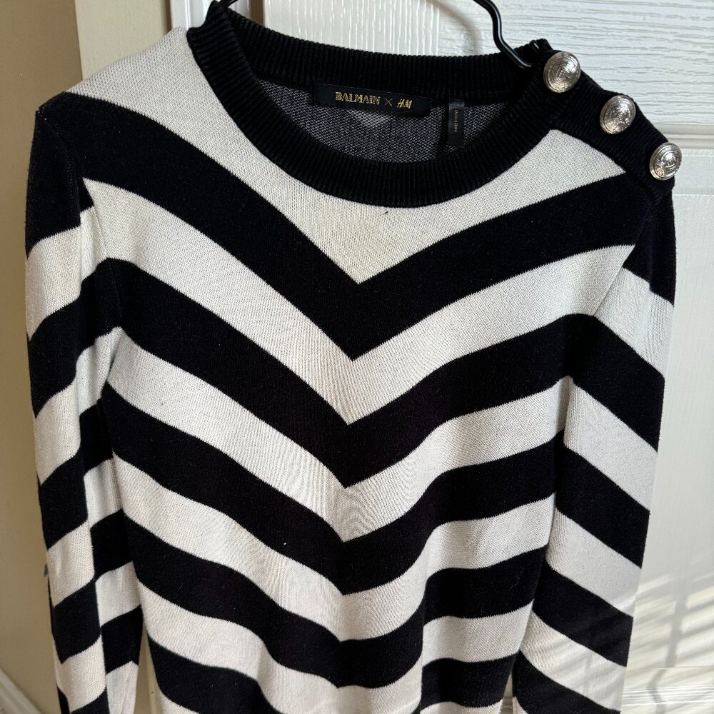 Balmain x H&M Women's Jacquard Knit Chevron Stripe Sweater Black & White